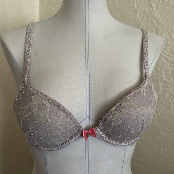 Victoria’s Secret Body Push Up Bra Pastel Leopard Lace 34B Bow Heart Logo Charm - Picture 1 of 8